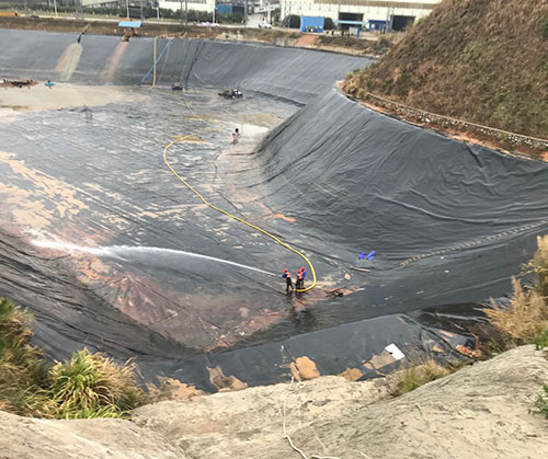 温泉废水池清理